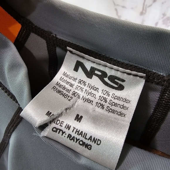 NRS Hydrosilk LS Mens Medium Gray Yellow Rash Guard Swim Long Sleeve Top Shirt - Picture 3 of 11